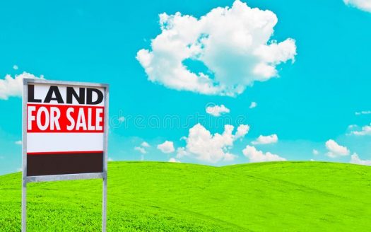land-sale-sign-empty-meadow-real-estate-conceptual-image-151745762